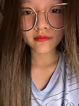 Snapshot of Krixxi22 chatting on October 2025 04:42:01 PM Krixxi22 online show from October 2025 04:42:01 PM