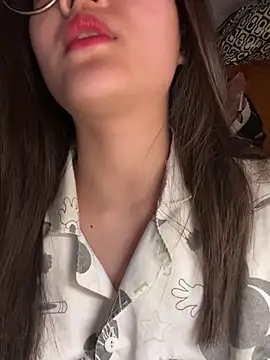 Snapshot of Krixxi22 chatting on October 2025 01:24:02 PM Krixxi22 online show from October 2025 01:24:02 PM