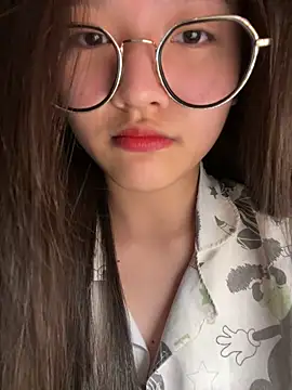 Snapshot of Krixxi22 chatting on November 2025 02:18:02 PM Krixxi22 online show from November 2025 02:18:02 PM