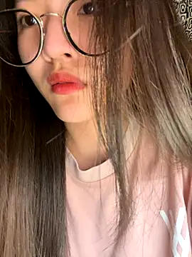 Snapshot of Krixxi22 chatting on November 2025 07:03:01 PM Krixxi22 online show from November 2025 07:03:01 PM