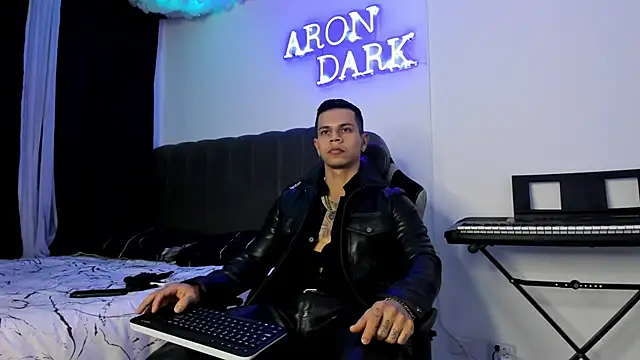 Snapshot of Aron_Dark chatting on December 2024 11:18:02 PM Aron Dark online show from December 2024 11:18:02 PM