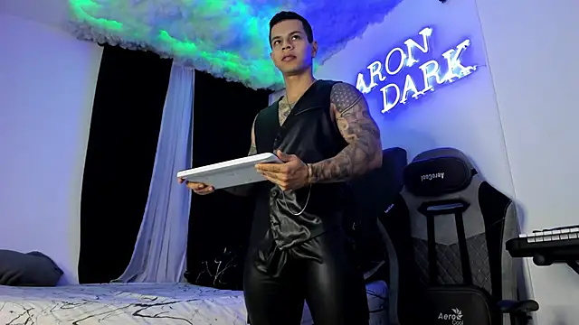 Snapshot of Aron_Dark chatting on February 2025 11:47:02 AM Aron Dark online show from February 2025 11:47:02 AM