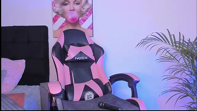 Kenia tompson01 online show from October 2025 07:25:02 PM