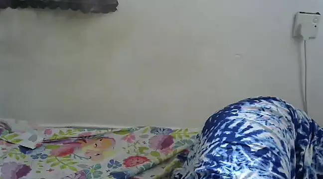 Snapshot of Creamy-Queen chatting on February 2025 09:20:02 AM Creamy-Queen online show from February 2025 09:20:02 AM