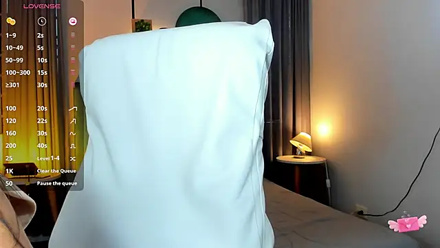 nichole bree  online show from February 2025 12:27:01 PM