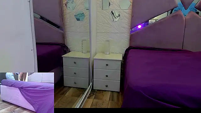 Charlotte Ice1 online show from September 2025 03:50:01 PM