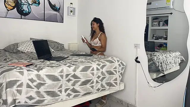 Snapshot of wendy_alejo1712 chatting on October 2025 12:25:01 AM wendy alejo1712 online show from October 2025 12:25:01 AM