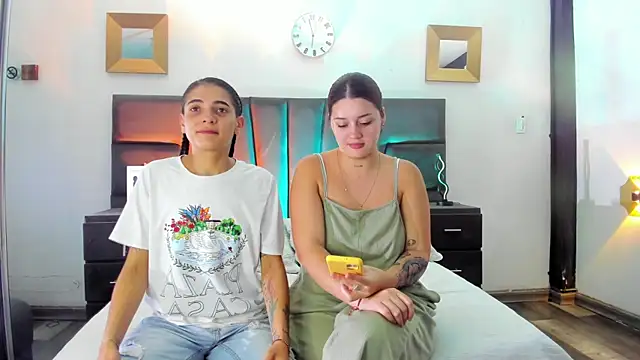 Snapshot of AndreaAndKarina chatting on December 2024 12:29:02 PM AndreaAndKarina online show from December 2024 12:29:02 PM