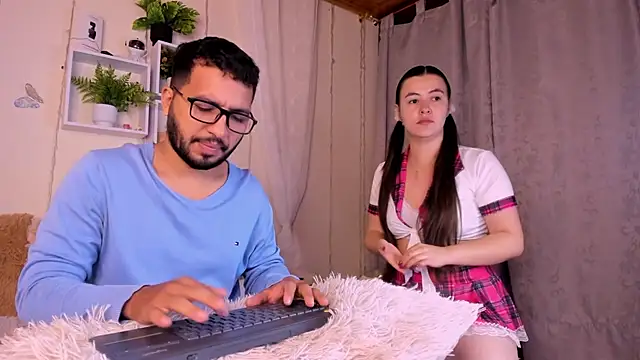Idara and Edahi01 online show from February 2025 09:46:01 AM