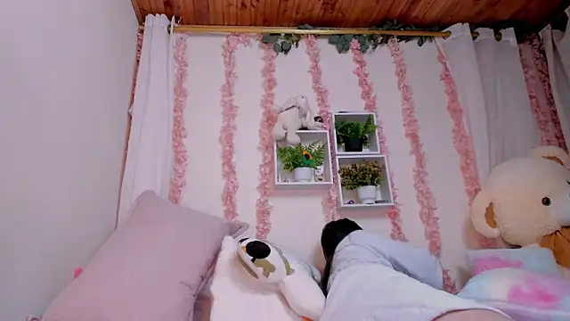 Idara and Edahi01 online show from October 2025 08:50:02 PM