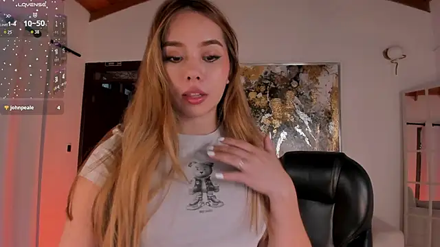 Snapshot of CarolineGraceX chatting on November 2025 11:09:02 AM CarolineGraceX online show from November 2025 11:09:02 AM