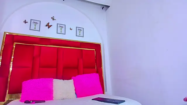 Snapshot of CoralHarrinson chatting on October 2025 08:28:02 PM CoralHarrinson online show from October 2025 08:28:02 PM