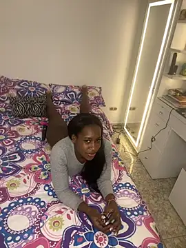 Snapshot of CoralHarrinson chatting on October 2025 01:48:02 AM CoralHarrinson online show from October 2025 01:48:02 AM