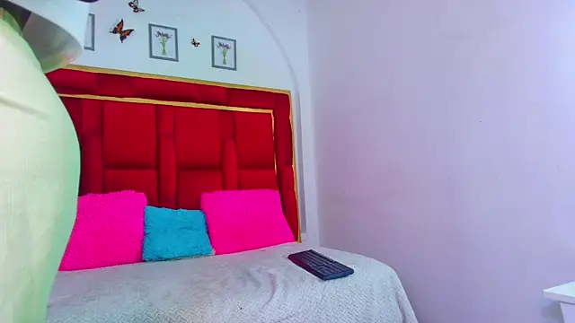 Snapshot of CoralHarrinson chatting on October 2025 08:31:02 PM CoralHarrinson online show from October 2025 08:31:02 PM