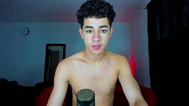 Snapshot of DavidfullOFlove chatting on February 2025 01:35:02 PM DavidfullOFlove online show from February 2025 01:35:02 PM