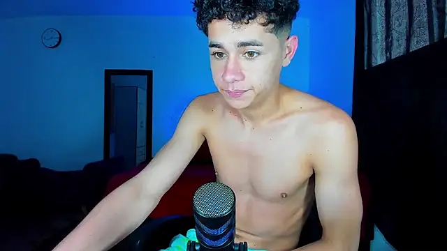 Snapshot of DavidfullOFlove chatting on February 2025 05:50:01 PM DavidfullOFlove online show from February 2025 05:50:01 PM