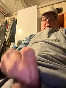 Snapshot of oldgayman chatting on October 2025 05:48:02 AM oldgayman online show from October 2025 05:48:02 AM