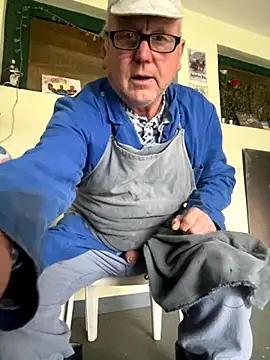 Snapshot of oldgayman chatting on October 2025 12:41:02 PM oldgayman online show from October 2025 12:41:02 PM