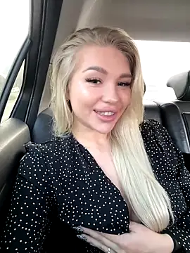 Snapshot of DreamPussyy chatting on October 2025 04:13:01 AM DreamPussyy online show from October 2025 04:13:01 AM