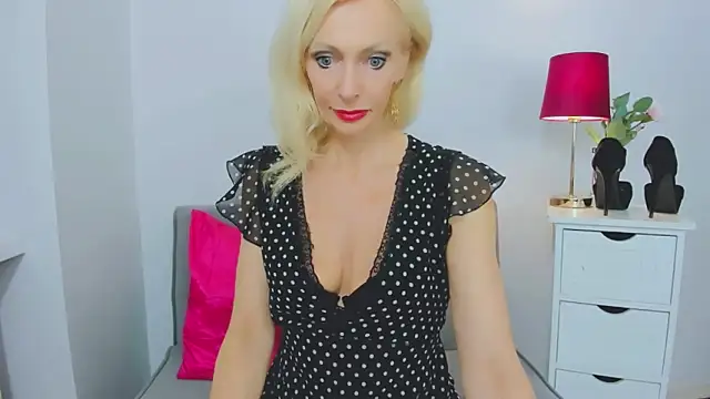 CrystalHotty online show from January 2025 07:06:01 PM