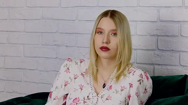 LiliLinn online show from January 2025 10:41:01 AM