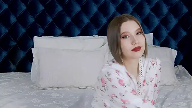 LiliLinn online show from January 2025 02:19:01 PM