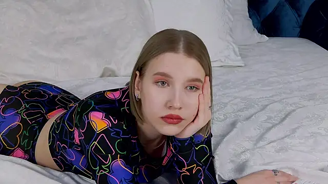 LiliLinn online show from February 2025 07:40:01 AM