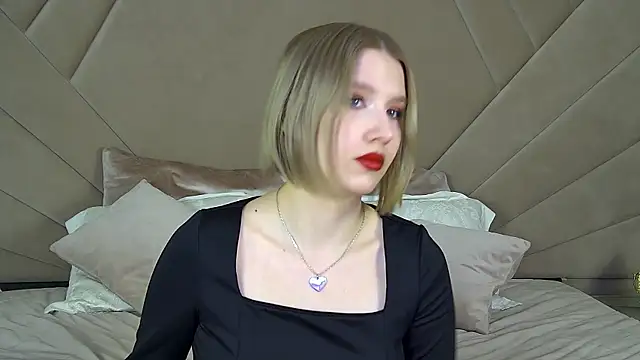 LiliLinn online show from February 2025 08:37:01 AM