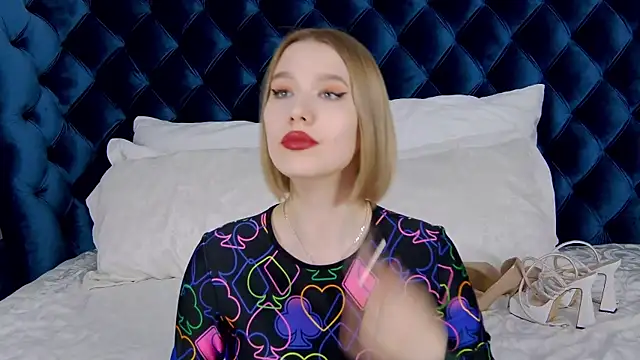 LiliLinn online show from February 2025 12:19:01 PM