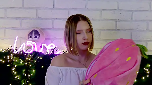 LiliLinn online show from March 2025 11:08:02 AM