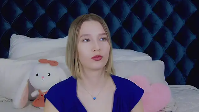 LiliLinn online show from March 2025 11:12:02 AM