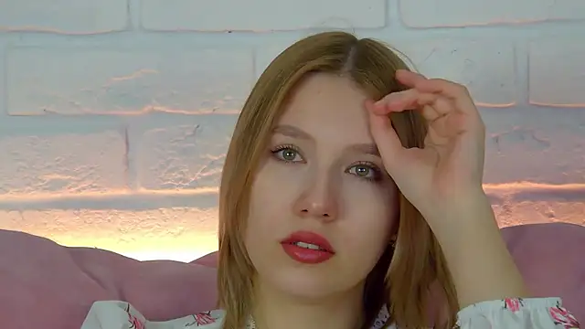 LiliLinn online show from September 2025 04:50:01 AM