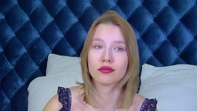 LiliLinn online show from October 2025 06:24:01 AM