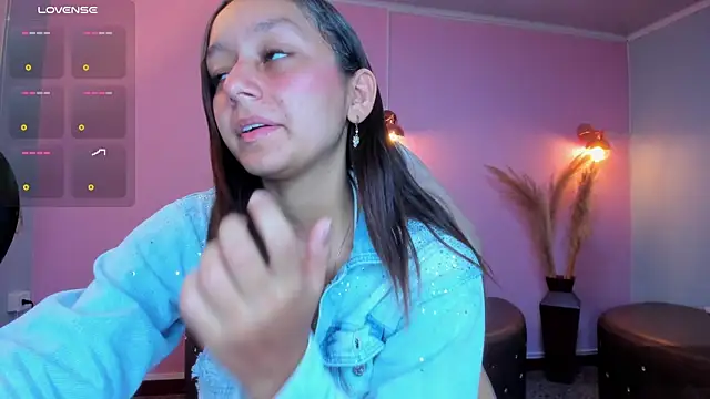 Snapshot of katy_sweet19 chatting on November 2025 06:07:02 PM katy sweet19 online show from November 2025 06:07:02 PM