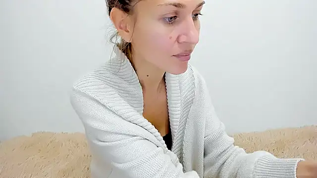 Snapshot of Mona_Cruz chatting on October 2025 03:00:02 PM Mona Cruz online show from October 2025 03:00:02 PM