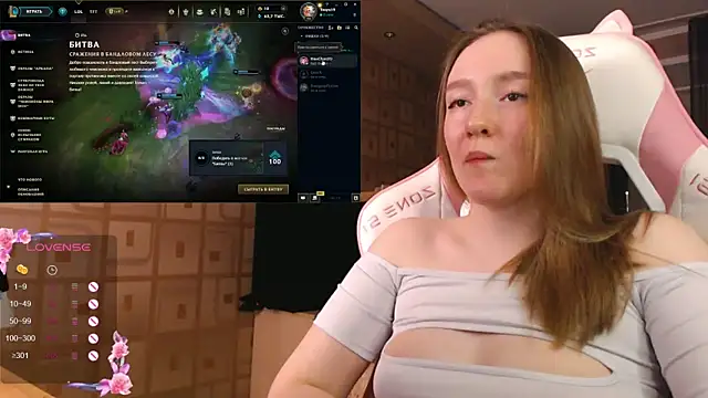 Snapshot of MoonlishSiren chatting on October 2025 06:27:02 PM MoonlishSiren online show from October 2025 06:27:02 PM