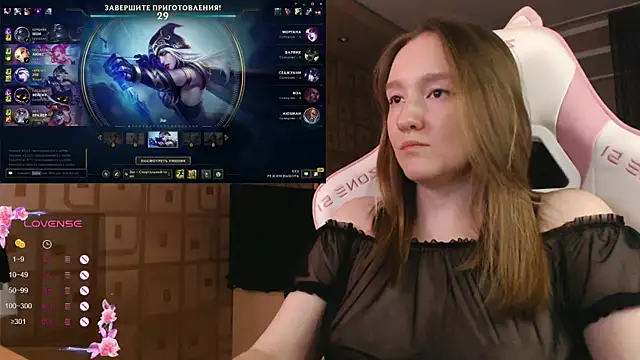 Snapshot of MoonlishSiren chatting on October 2025 09:23:01 PM MoonlishSiren online show from October 2025 09:23:01 PM