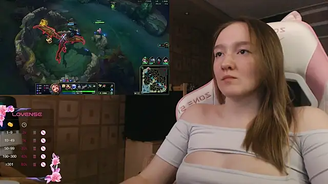 Snapshot of MoonlishSiren chatting on October 2025 08:18:02 PM MoonlishSiren online show from October 2025 08:18:02 PM