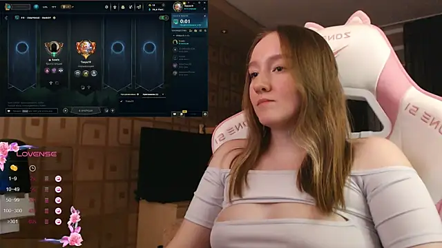 Snapshot of MoonlishSiren chatting on October 2025 08:52:02 PM MoonlishSiren online show from October 2025 08:52:02 PM