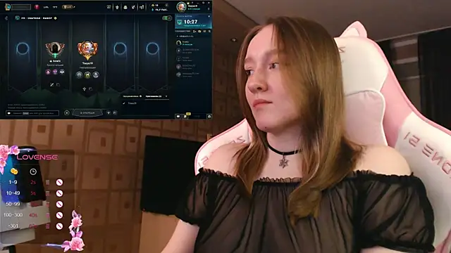 Snapshot of MoonlishSiren chatting on October 2025 08:18:01 PM MoonlishSiren online show from October 2025 08:18:01 PM