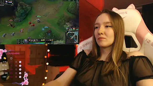 Snapshot of MoonlishSiren chatting on October 2025 08:16:02 PM MoonlishSiren online show from October 2025 08:16:02 PM