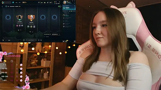 Snapshot of MoonlishSiren chatting on October 2025 08:15:02 PM MoonlishSiren online show from October 2025 08:15:02 PM