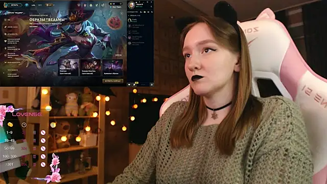 Snapshot of MoonlishSiren chatting on October 2025 08:22:02 PM MoonlishSiren online show from October 2025 08:22:02 PM