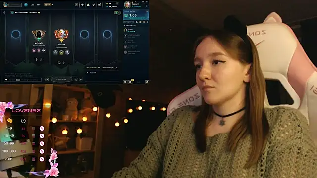 Snapshot of MoonlishSiren chatting on October 2025 08:43:02 PM MoonlishSiren online show from October 2025 08:43:02 PM