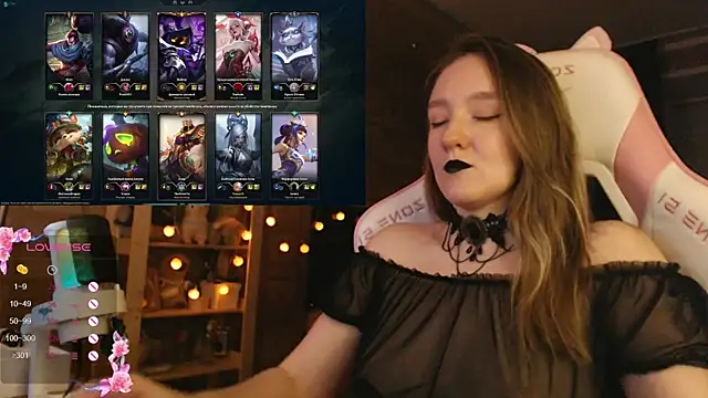 Snapshot of MoonlishSiren chatting on October 2025 06:09:01 PM MoonlishSiren online show from October 2025 06:09:01 PM