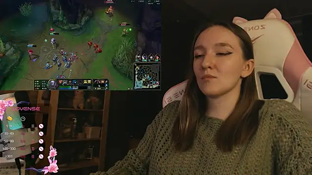 Snapshot of MoonlishSiren chatting on November 2025 08:11:02 PM MoonlishSiren online show from November 2025 08:11:02 PM