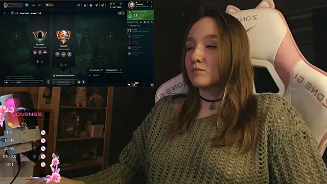 Snapshot of MoonlishSiren chatting on November 2025 09:05:02 PM MoonlishSiren online show from November 2025 09:05:02 PM