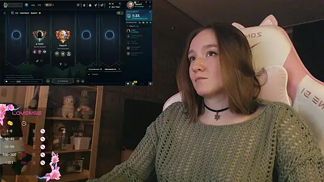 Snapshot of MoonlishSiren chatting on November 2025 09:05:02 PM MoonlishSiren online show from November 2025 09:05:02 PM