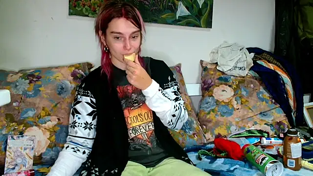Sophie Bell online show from October 2025 05:42:01 PM