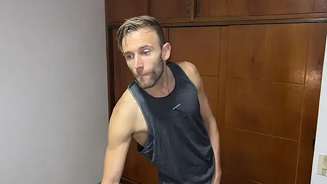 Snapshot of aquilesmade chatting on December 2024 04:19:02 PM aquilesmade online show from December 2024 04:19:02 PM